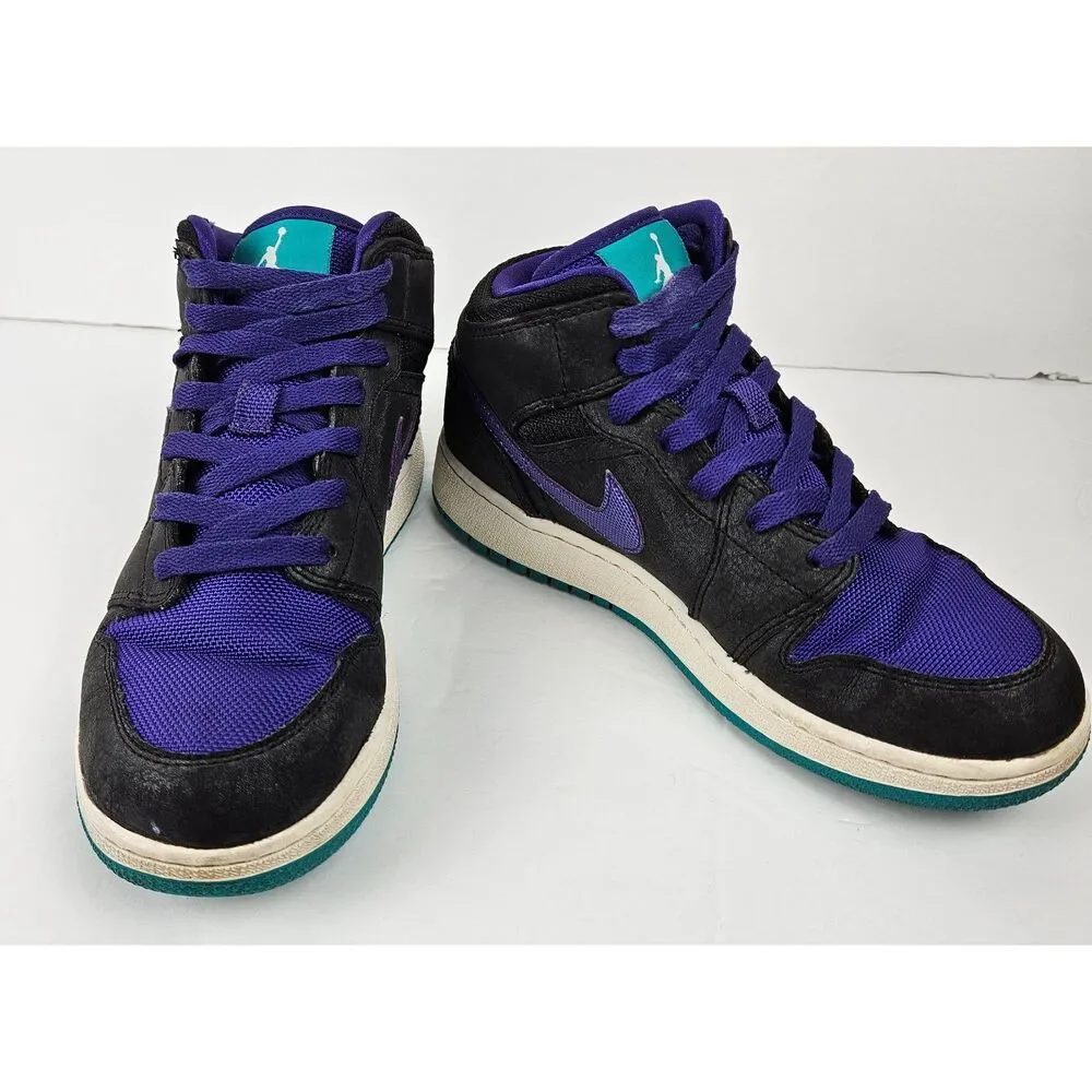 Air Jordan 1 mid grape sneakers. Size: 4.5Y